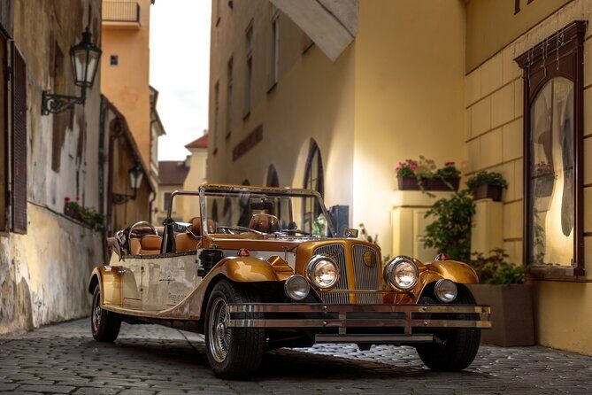 1 hour Old timer Convertible Prague Sightseeing Tour - River and Old Town Staples: Dancing House, Charles Bridge, Astronomical Clock