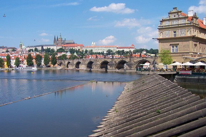 1 hour Prague Panoramic Vltava River sightseeing Cruise - How the English narration works (and what to do if audio gets tough)