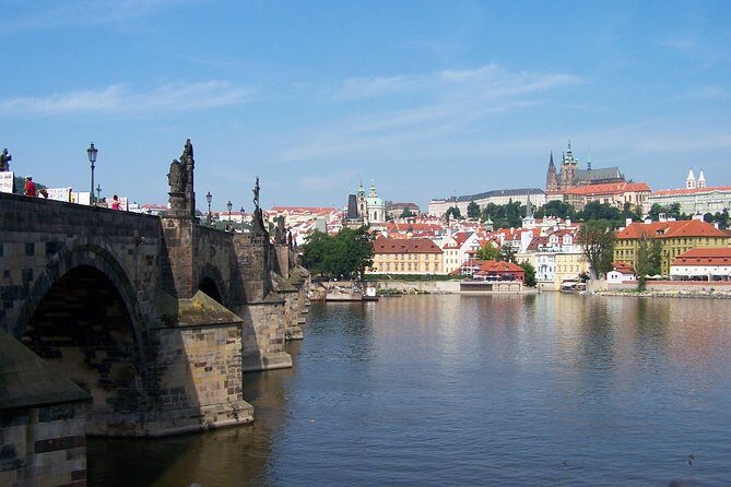 1 hour Prague Panoramic Vltava River sightseeing Cruise - Crowds, seating, and photo strategy (how to avoid the common annoyances)