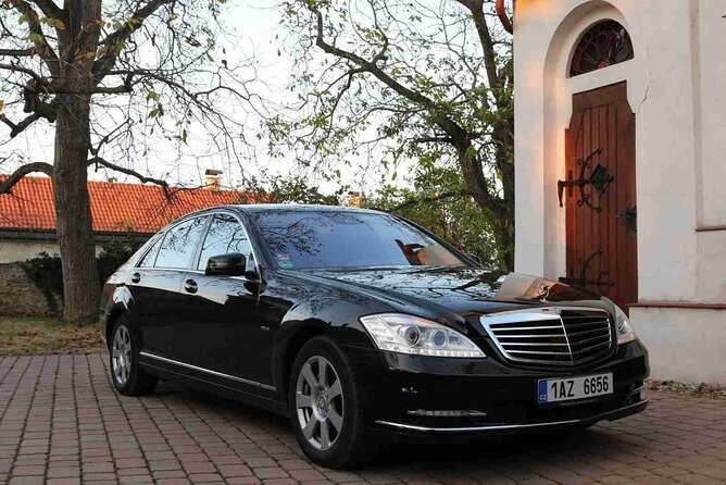 1-way Prague to Vilshofen private transfer - up to 7 passengers - English-speaking chauffeur: the difference between transport and a guided ride