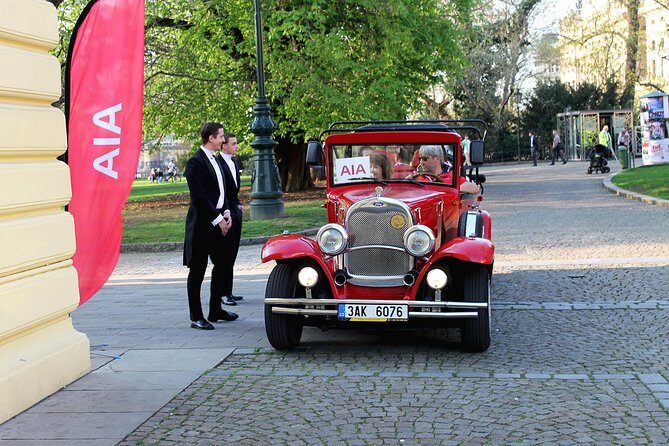 1,5 hour oldtimer convertible Prague sightseeing tour - Lesser Town Square and St. Nicholas Church: the calmer side of the center
