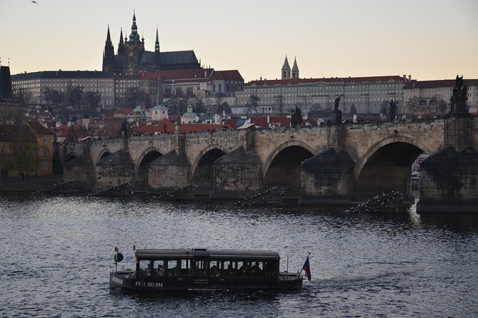 2:5-Hour Walking Tour of Old Town Prague with Boat Ride - Old Town Square and the Astronomical Clock: Your Timing Check