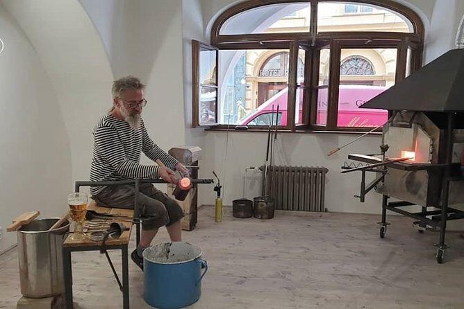 Bohemian Glass blowing in Prague - Arriving at Staroměstské náměstí and Getting Straight to Work
