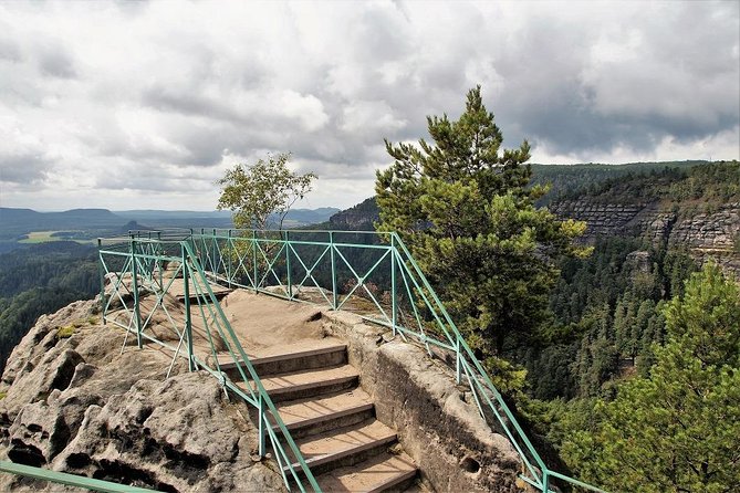 Bohemian Switzerland private hiking tour: Chronicles of Narnia - Pravčická Gate and Sokoli hnizdo: scale, then views