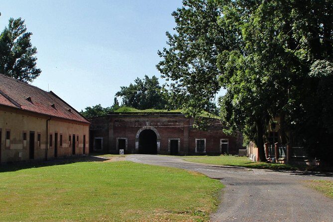 Bus Tour to Terezín from Prague - Big fortress and WWII role: history with edges