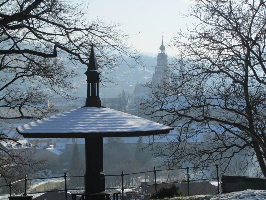 Český Krumlov: 2 Hour Private Walking Tour with Guide - Castle courtyards and elevated terraces: pictures with real context