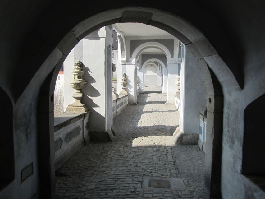 Český Krumlov: 2 Hour Private Walking Tour with Guide - Price and value: what $129 per group really buys