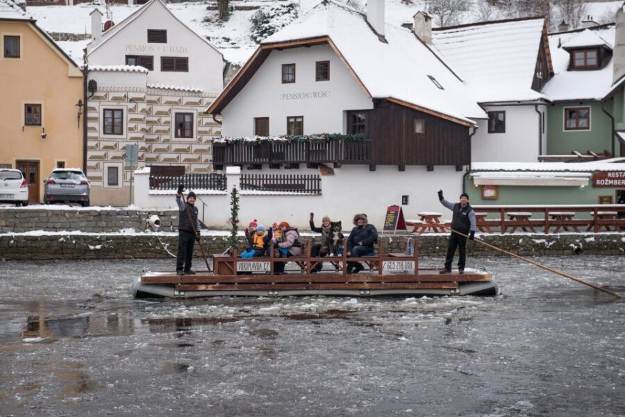 Český Krumlov: Advent Wooden Raft River Cruise - Pricing and value: what $19 buys you on the Vltava