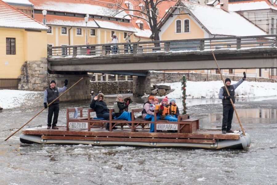 Český Krumlov: Advent Wooden Raft River Cruise - Seeing Český Krumlov from the river: what to focus on
