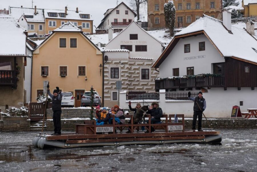 Český Krumlov: Advent Wooden Raft River Cruise - Museum time: free Voroplavby Museum after 17:00