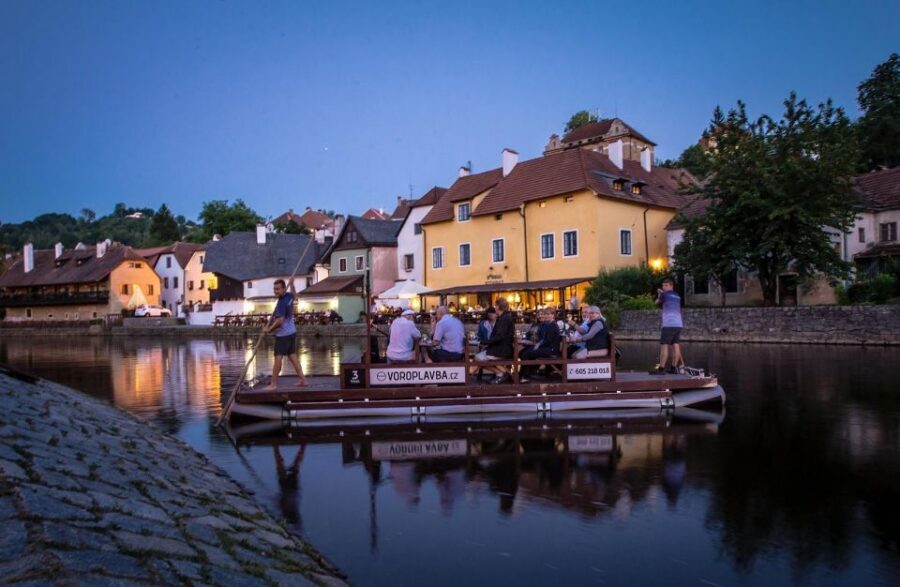 Český Krumlov: Advent Wooden Raft River Cruise - Where you meet: Rožmberská bašta and the 5-minute start