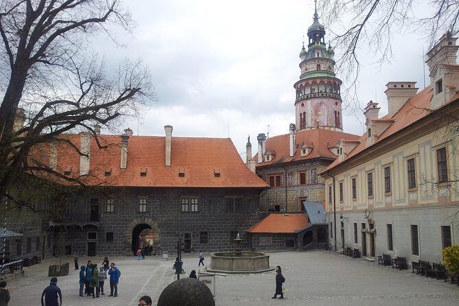 Cesky Krumlov One Day Trip from Prague by bus - Winter Reality Check: Why Castle Access Can Change