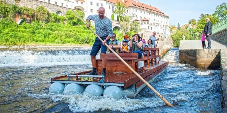 Český Krumlov: Wooden Raft River Cruise - Onboard setup: life vests and two skippers who run the show