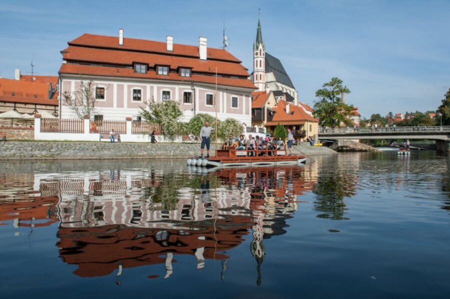 Český Krumlov: Wooden Raft River Cruise - The best part of the cruise: managing the weirs and rapids