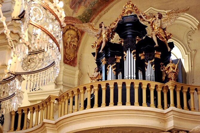 Classical Concert in St. Nicholas Church - The Best Seats and Timing: How to Avoid the Balcony Effect