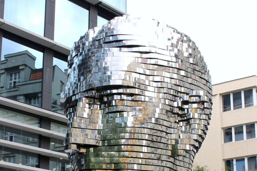 Contemporary art tour in Prague: the works of David Černý - Starting at Kinsky Square: Getting Oriented Fast