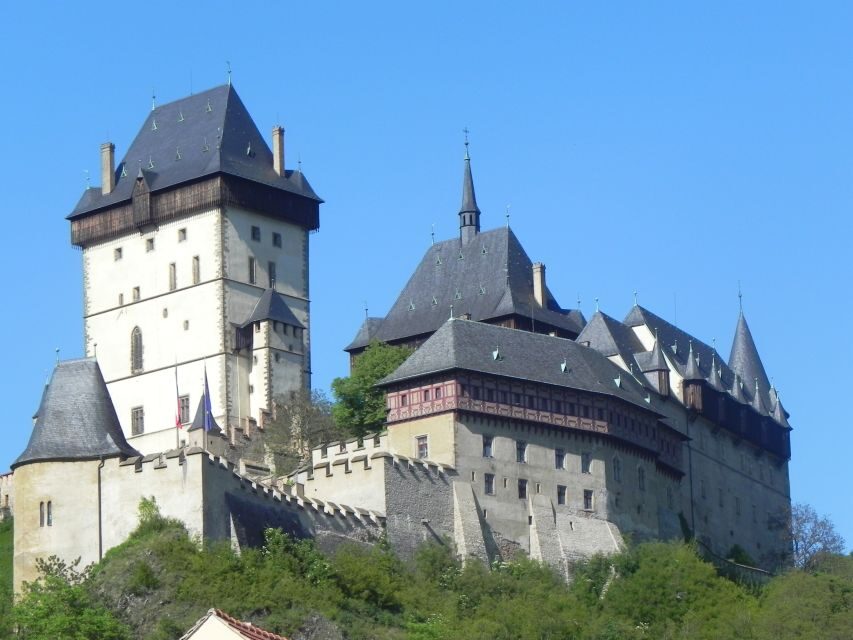 Countryside Bike Tour From Prague To Karlstejn Castle - The walk up to the castle: short, and worth treating seriously