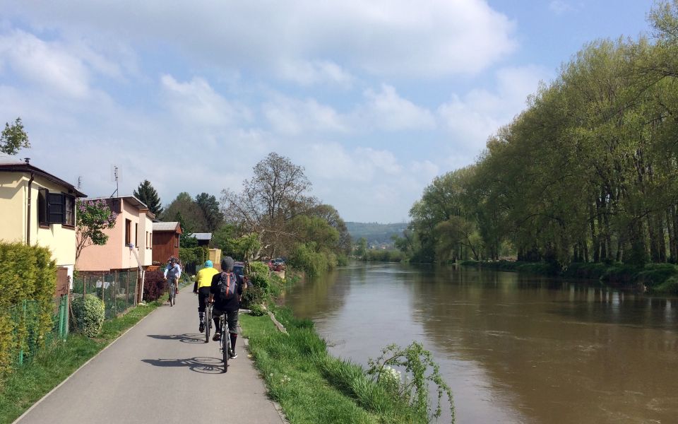 Coutryside e-bike tour to Karlstejn Castle - Karlštejn village first: lunch break and an easy path to the castle