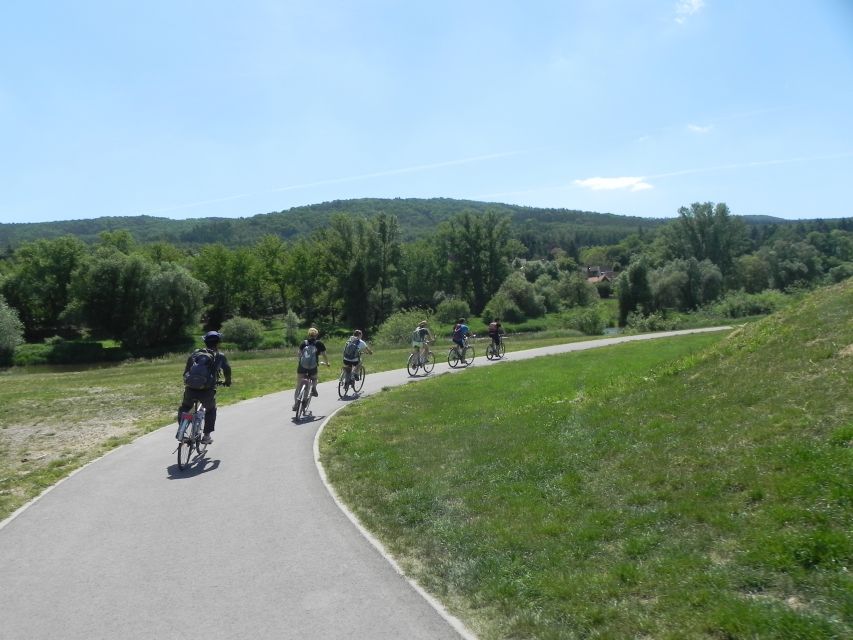 Coutryside e-bike tour to Karlstejn Castle - The “ride without stress” rule: e-bikes, comfort gear, and real-world fit
