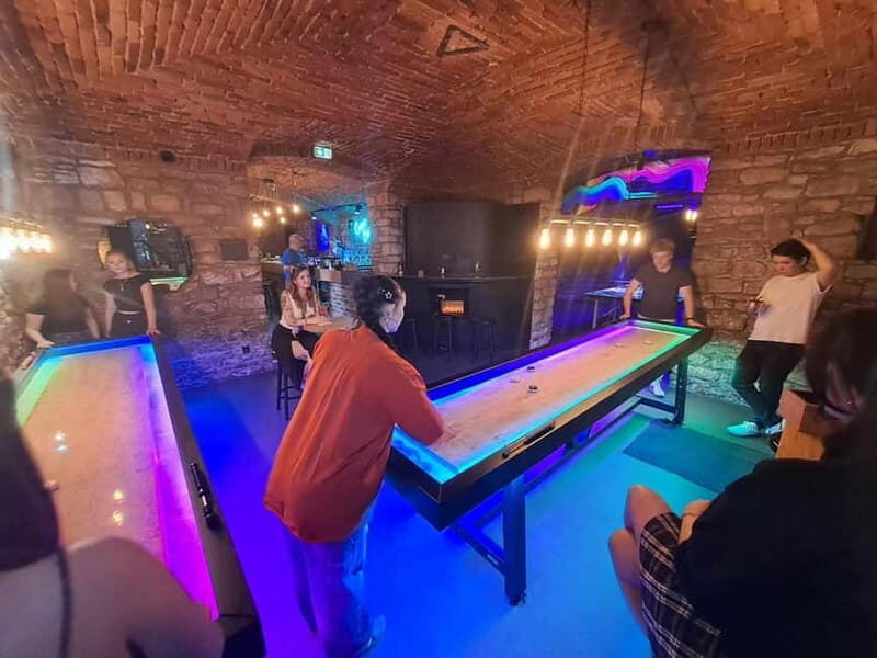 Crew Bar Prague: Open bar, ping pong or shuffleboard game - How the one-hour game session actually feels