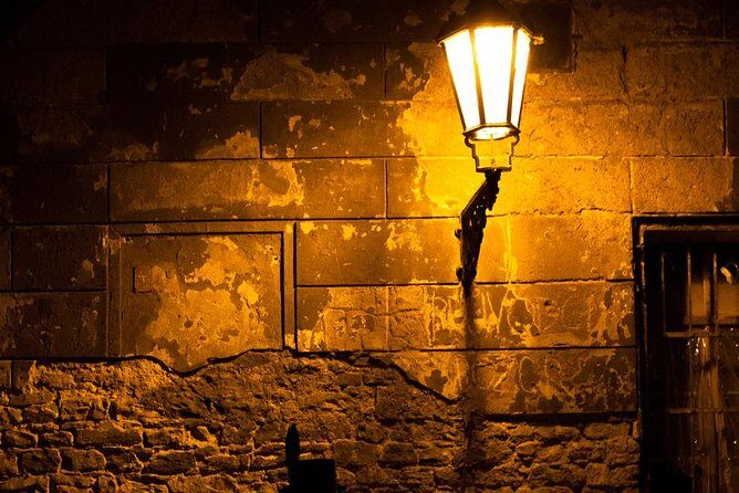 Dark Shadows of the Old Town: A Self-Guided Audio Tour of Prague - Getting started at Staroměstské náměstí (and staying offline)