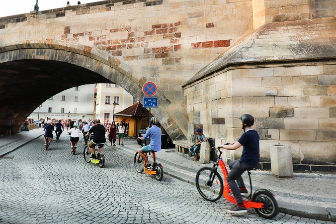 E-Bike, E-Scooter Viewpoint Fun Tour - Jewish Quarter and Old Town Square: what you get on the longer 3-hour loop