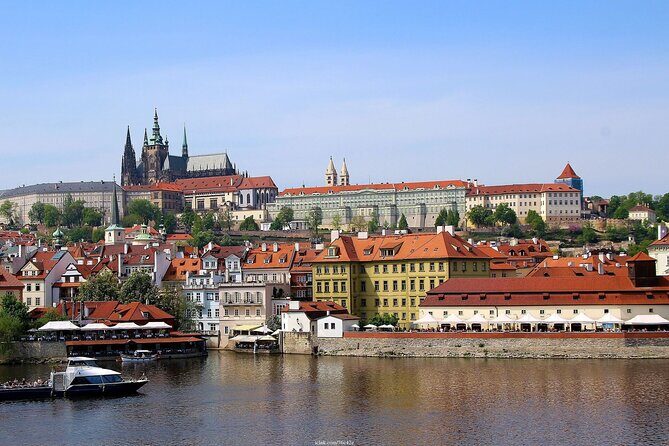 Explore the Historic Prague Castle: Private Half-Day Walking Tour - Old Royal Palace: A Ticket-Extra Stop Where Style Changes Over Time