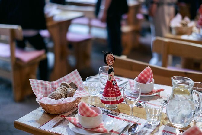 Folklore Evening with Music and Dinner - Prague folklore dinner and transfers: what your evening is really like