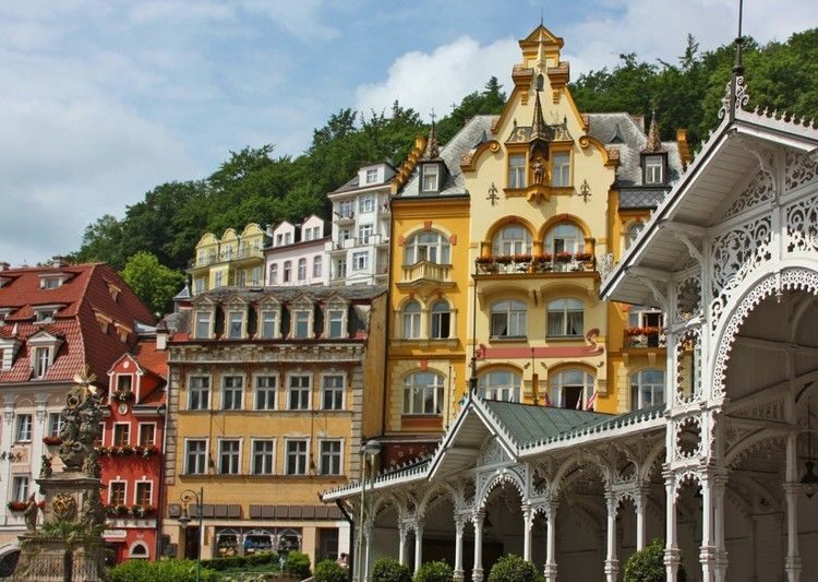 From Prague: Karlovy Vary Full-Day Tour - Colonnades, Promenade, and Tasting the Hot Springs