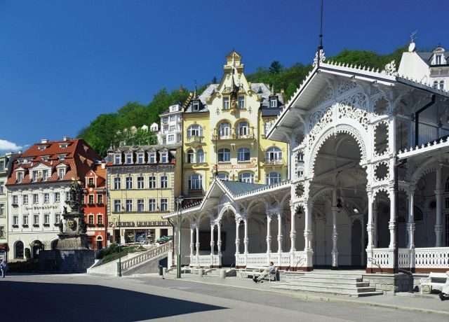 From Prague: Karlovy Vary Full-Day Tour - Free Time for Shopping: Spend It Smart