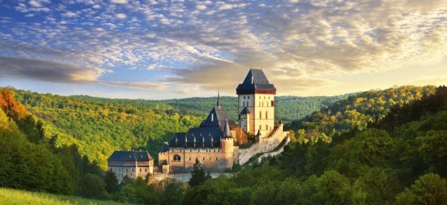From Prague: Karlštejn Castle & Koněprusy Caves Tour - The Included Czech Lunch: A Full Reset, Not a Sandwich