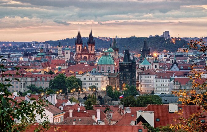 Full-Day Prague in a Nutshell Walking Tour with delicious Lunch-Cruise - Why this full-day route works: two river banks and a lunch cruise