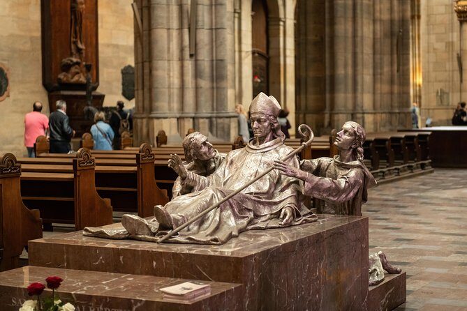 Full-Day Prague Tour with Prague Castle, Lunch and Vltava Cruise - Jewish Quarter Walk: Synagogues, the Old-New Synagogue, and Graveyard Atmosphere