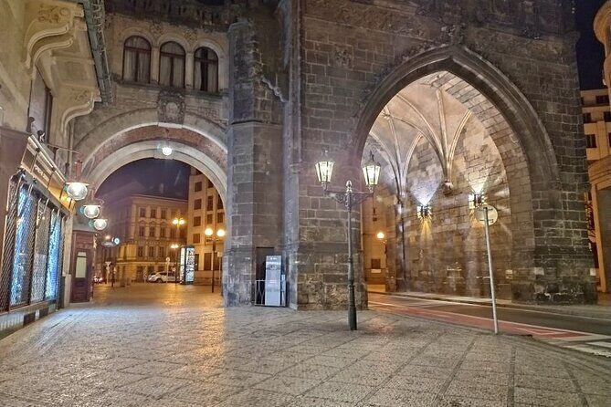 Guided Old Town & Jewish quarter Walking Tour Prague (Tip-based) - Lennonova zeď and Kampa Park: street art meets the calm by the water