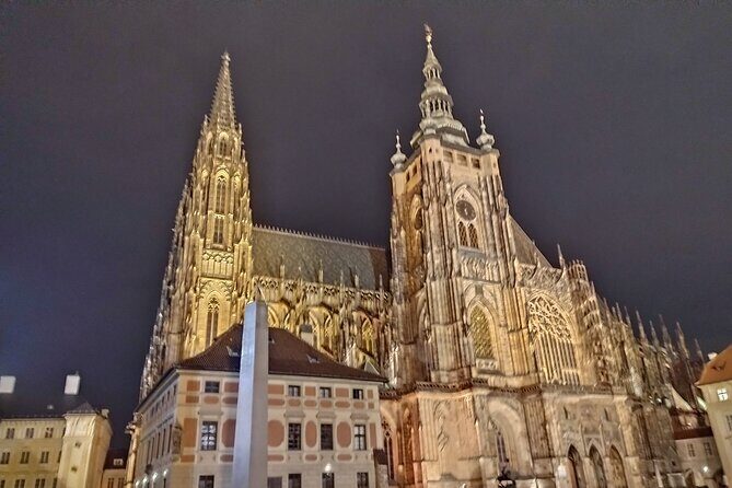 Guided Old Town & Jewish quarter Walking Tour Prague (Tip-based) - Old Town Square highlights: Astronomical Clock and Church of Our Lady before Týn
