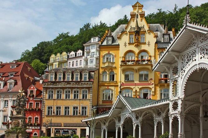 Karlovy Vary day trip from Prague with lunch - Moser Museum: short time, real glass craft, and smart shopping habits