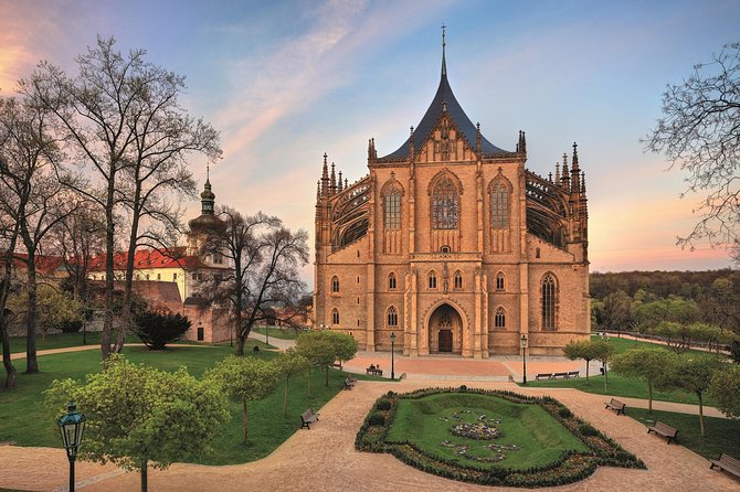 Kutna Hora & St. Barbara Cathedral & Ossuary - Vlassky dvur: a 30-minute stroll with a breather feel