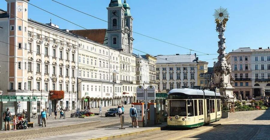 Linz: Private Day Trip to Cesky Krumlov - The UNESCO Old Town: how a 1.5-hour walk gives you instant orientation