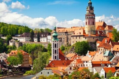 Luxury Private Day trip from Prague to Cesky Krumlov via Hluboka Castle - Hluboká Castle: Gothic origins, Renaissance expansion, and Baroque-style grandeur