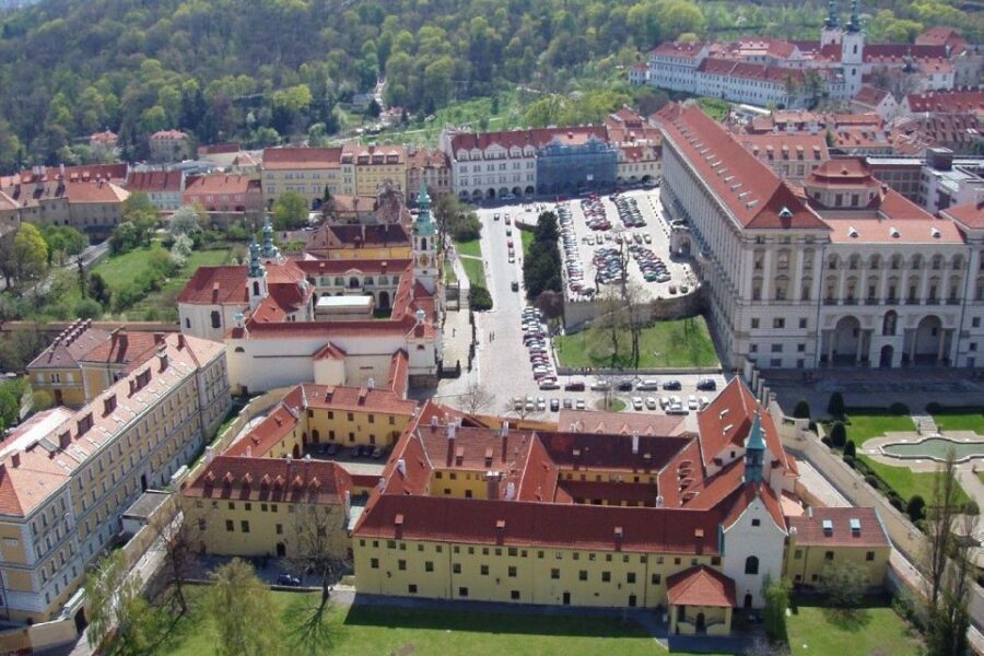 Mozart's Prague: Old Town, Lesser Town & Czech Museum Tour - Mozart’s Prague Tour in 6 Key Moments