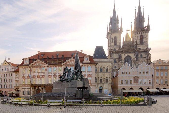 Pedestrian tour of Prague in Spanish - Key highlights at a glance