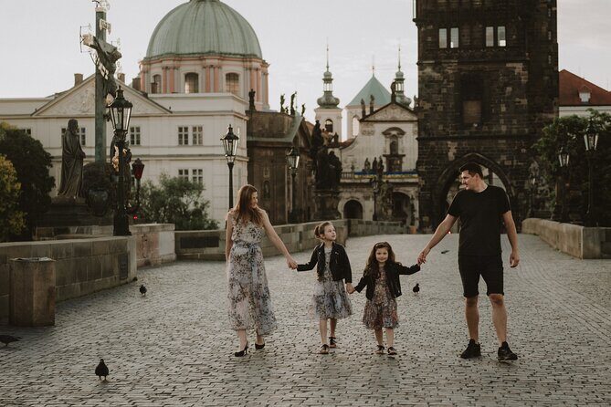 Photographer in Prague, private photoshoot - Old Town Square and the Astronomical Clock Start