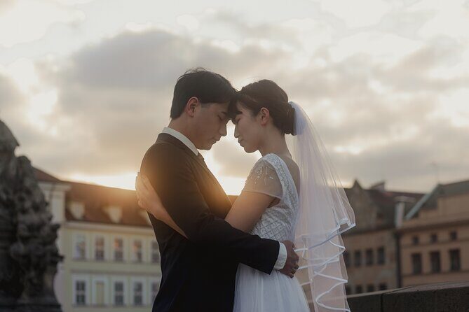 Photographer in Prague, private photoshoot - Malá Strana Streets and Kampa Park for Softer, Romantic Frames