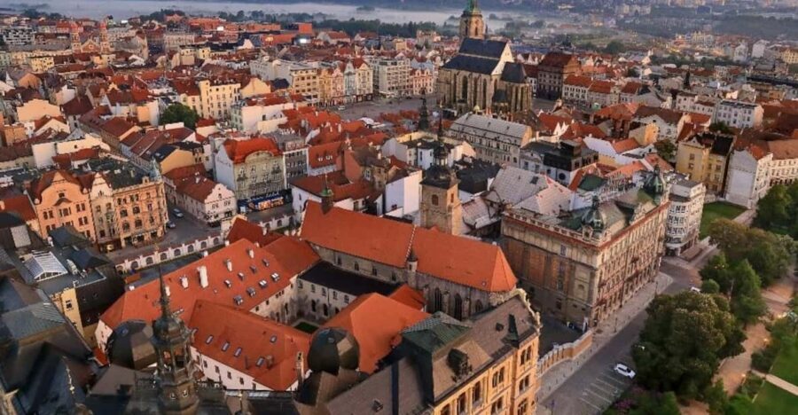 Pilsen: Old Town Guided Walking Tour - St. Bartholomew’s Cathedral and Pilsen City Hall: The Big Visual Anchors