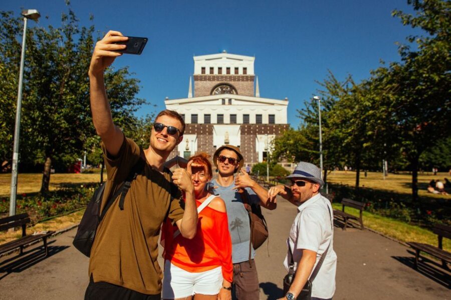 Prague: 1.5-Hour Private Kick-Start Tour with a Local - Local tips that go beyond monuments (and save your evening)