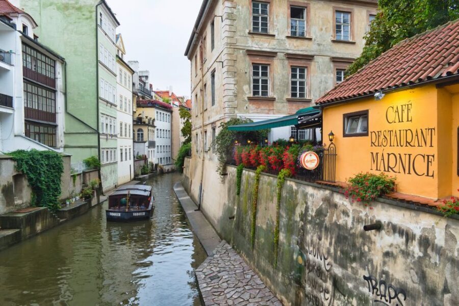 Prague: 1.5-Hour River Boat Cruise and Guided Tour - Key things to know before you go