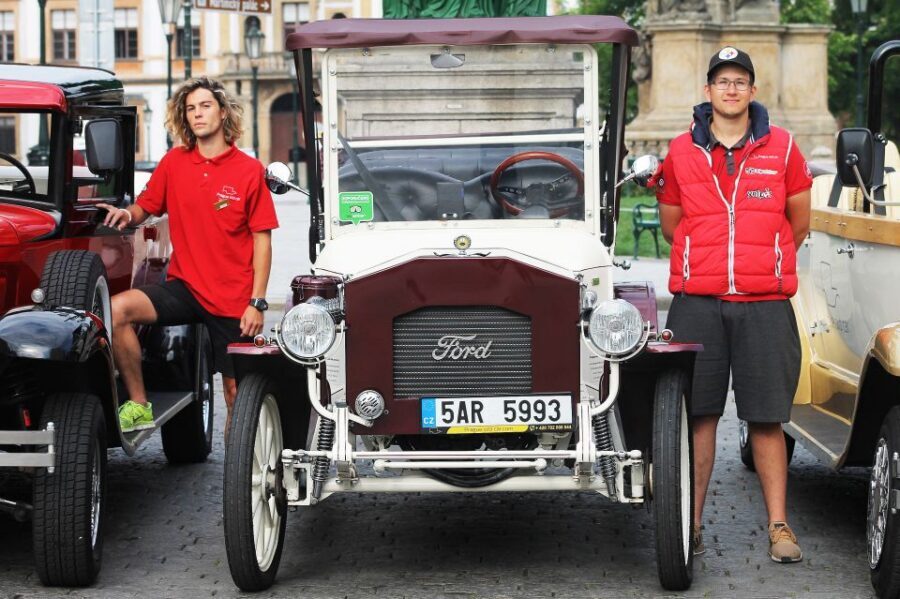 Prague: 1.5–Hour Vintage Car Tour - Extra stops that make the tour feel less generic
