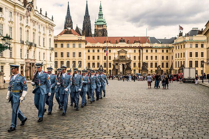 Prague: 1-Hour Castle Tour With Fast-GET Admission Ticket - How the 1-hour intro sets you up for a better Prague Castle visit