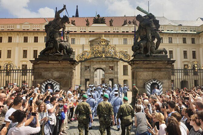 Prague: 1-Hour Castle Tour With Fast-GET Admission Ticket - Fast-GET admission: skipping the ticket line without skipping the strategy