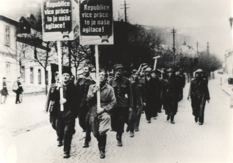 Prague: 2-Hour Back to Communism Walking Tour - Key Points You’ll Notice on the Walk